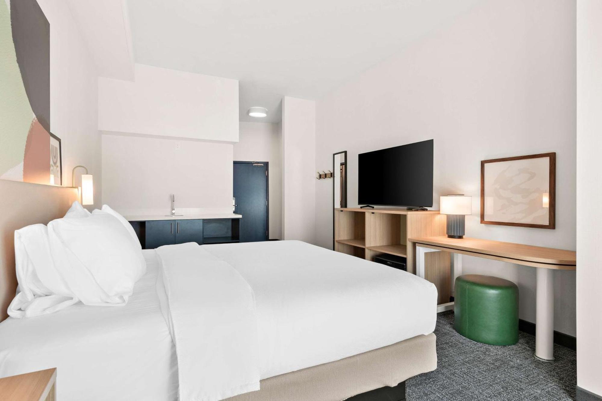 Spark By Hilton Exton Eksteriør bilde