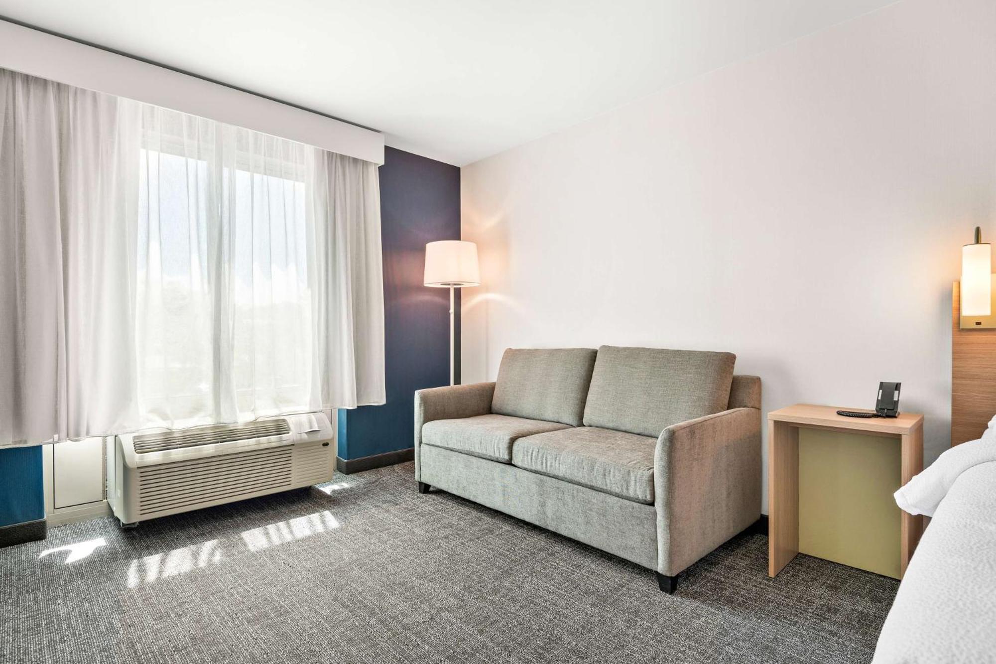 Spark By Hilton Exton Eksteriør bilde