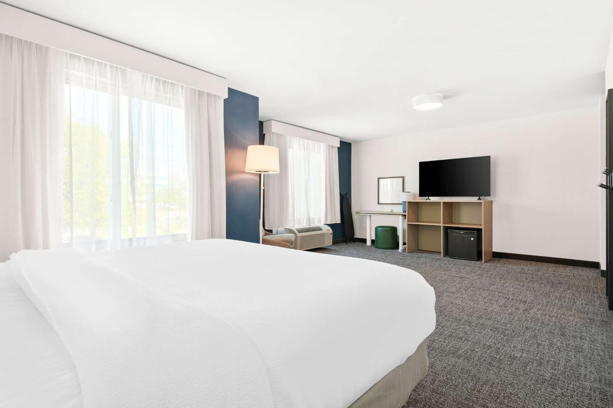 Spark By Hilton Exton Eksteriør bilde