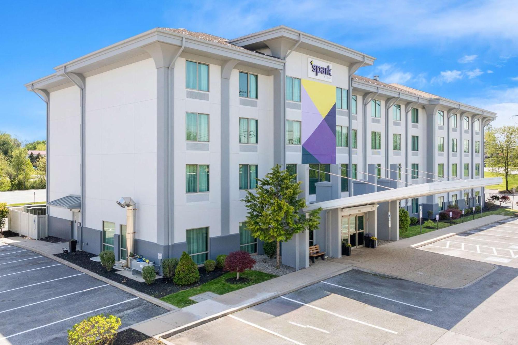 Spark By Hilton Exton Eksteriør bilde
