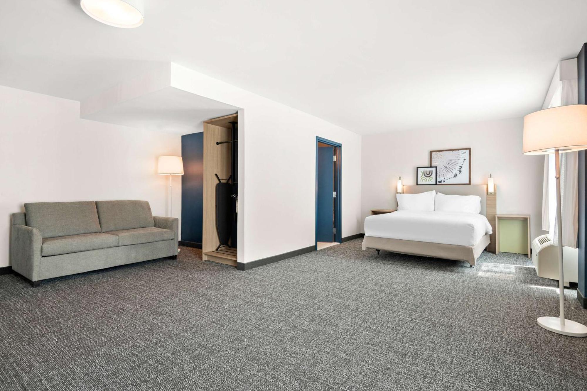 Spark By Hilton Exton Eksteriør bilde