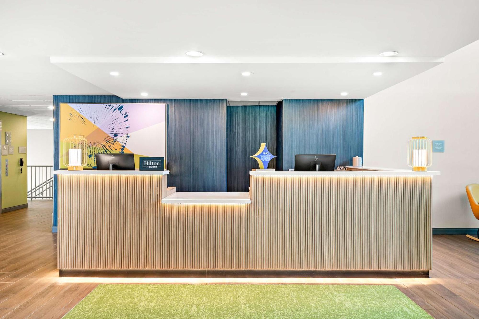 Spark By Hilton Exton Eksteriør bilde